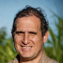 Dr. Víctor Larroza